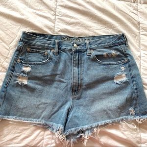 American Eagle Distressed Denim Mom Shorts 💙